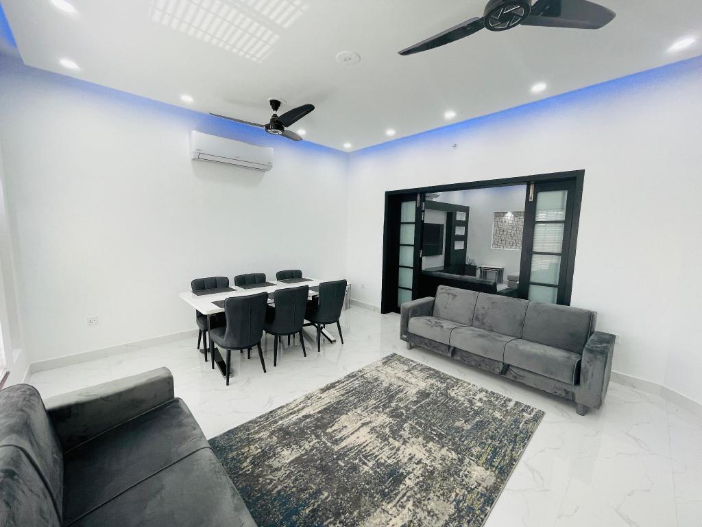 Amazing modern apartment in Islamabad  - image 2