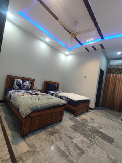Fasil-Town Rooms Near Isb Air port - image 10