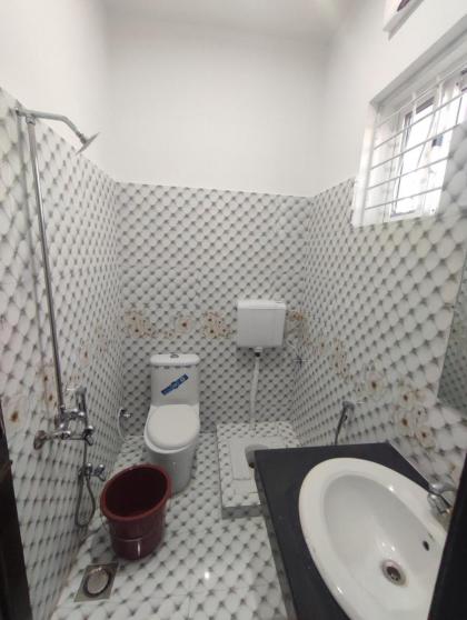 Fasil-Town Rooms Near Isb Air port - image 11