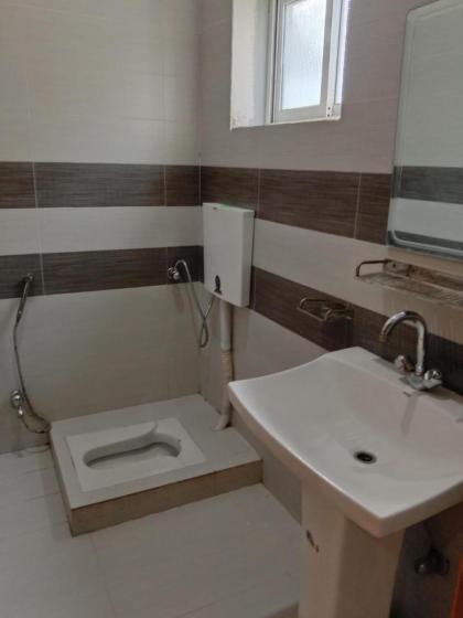 Fasil-Town Rooms Near Isb Air port - image 25