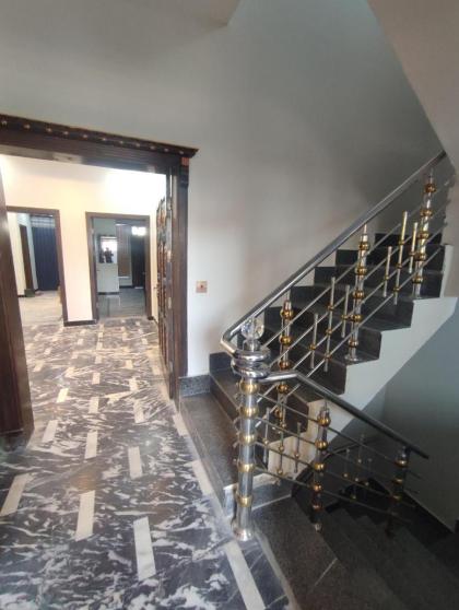 Fasil-Town Rooms Near Isb Air port - image 28