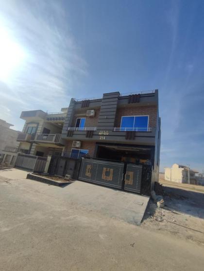 Fasil-Town Rooms Near Isb Air port - image 5