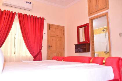 Redbury Inn Guesthouse - image 15
