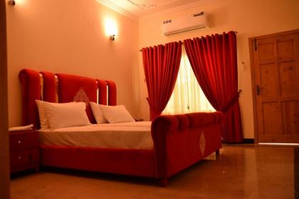 Redbury Inn Guesthouse - image 17