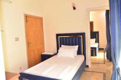 Redbury Inn Guesthouse - image 20