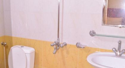 Redbury Inn Guesthouse - image 8