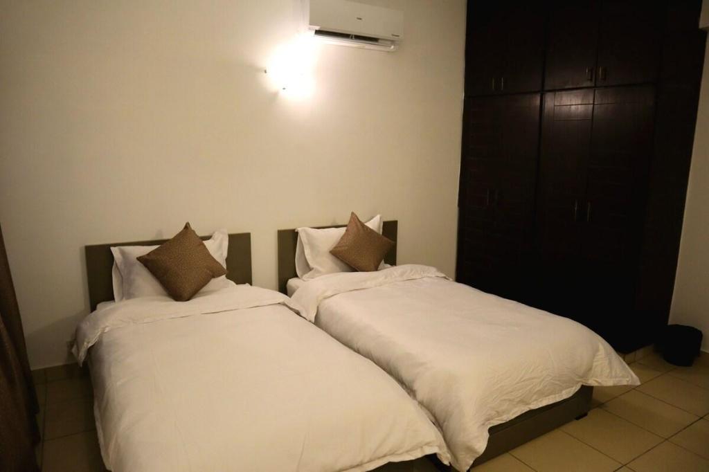 Hotel style twin-rooms in the most secure place! - image 5