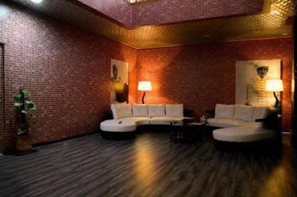 Explorer's Lounge Discover with Comfort