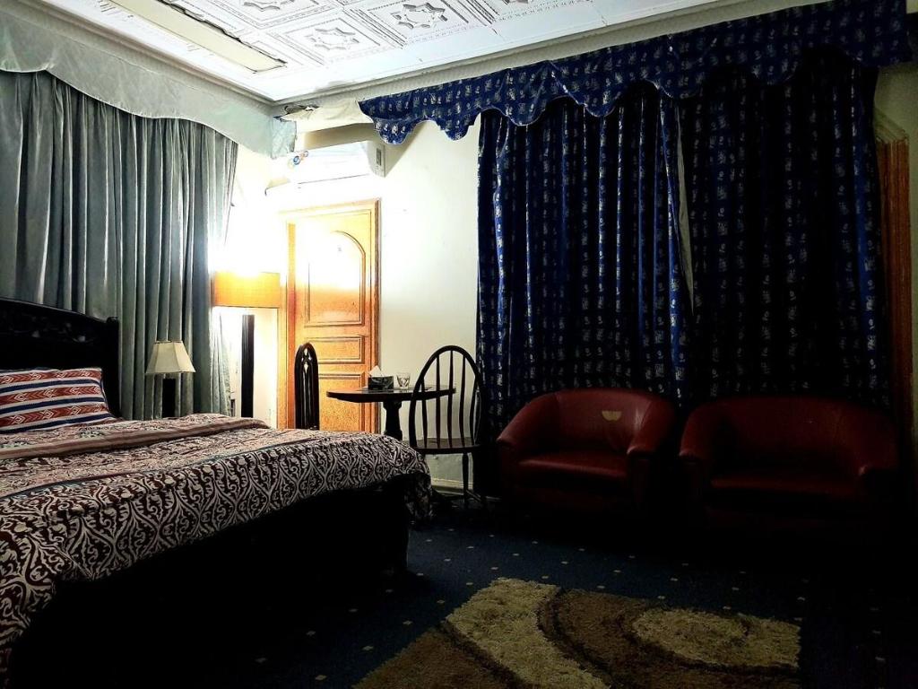 Explorer's Lounge Discover with Comfort - image 2