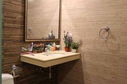 Bright & Beautiful 1 Bed Apt In Bahria Town - image 9