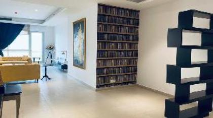 Stunning 3 Bedroom 16th Floor Margalla View flat. - image 2