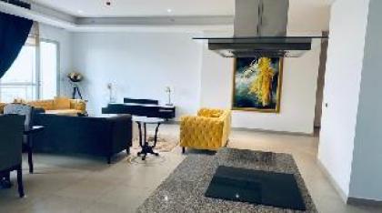 Stunning 3 Bedroom 16th Floor Margalla View flat. - image 3