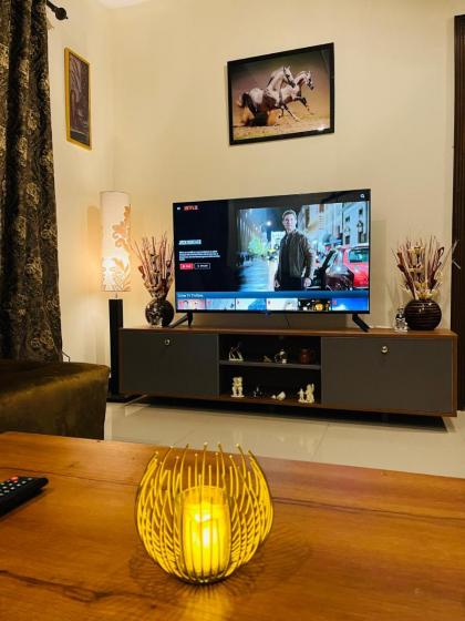 Luxurious Modern Apartments - image 12