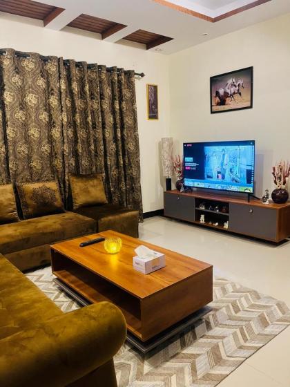 Luxurious Modern Apartments - image 4