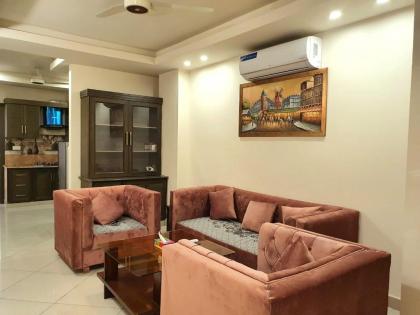 Glorious Vacation Apartments  - image 7