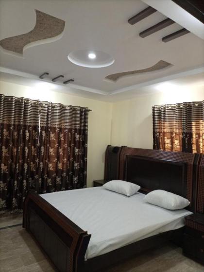 Comrade inn hotel  - image 2
