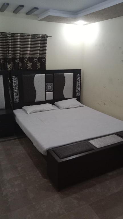 Comrade inn hotel  - image 3