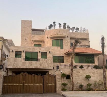 Royal Regency Hotel - image 20