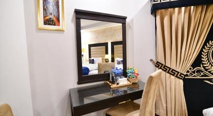 Royal Regency Hotel - image 28