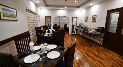 Royal Regency Hotel - image 4