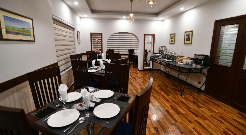 Royal Regency Hotel - image 4