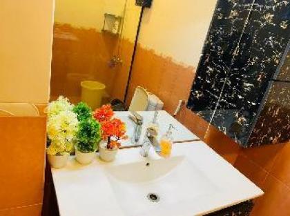 Huge 1300 SFT Condo secure parking - image 11