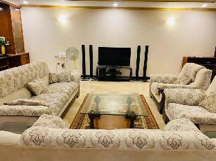 Huge 1300 SFT Condo secure parking - image 2