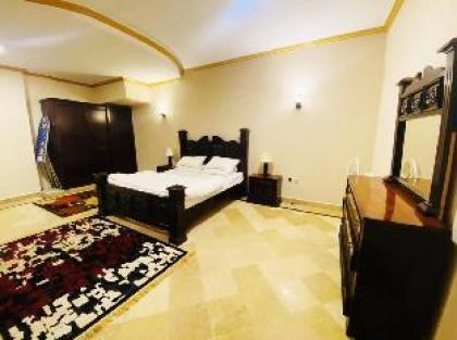 Huge 1300 SFT Condo secure parking - image 5