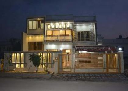Modern Guest House - image 3