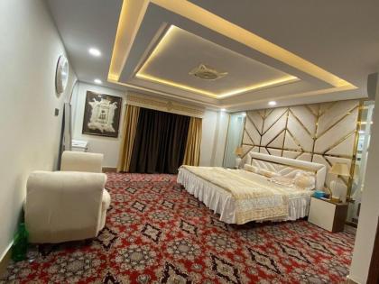 penthouse apartment 2 bed - image 12