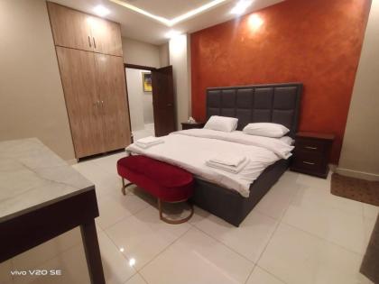 Deluxe 3 bedroom apartment DHA 2 near Giga - image 12