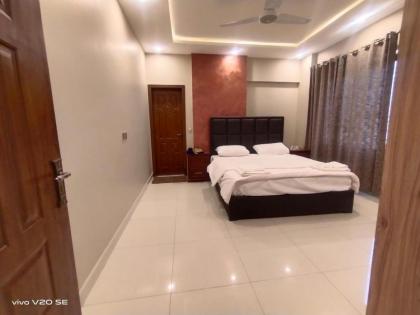 Deluxe 3 bedroom apartment DHA 2 near Giga - image 16