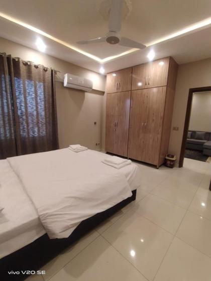 Deluxe 3 bedroom apartment DHA 2 near Giga - image 18