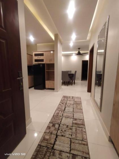 Deluxe 3 bedroom apartment DHA 2 near Giga - image 2