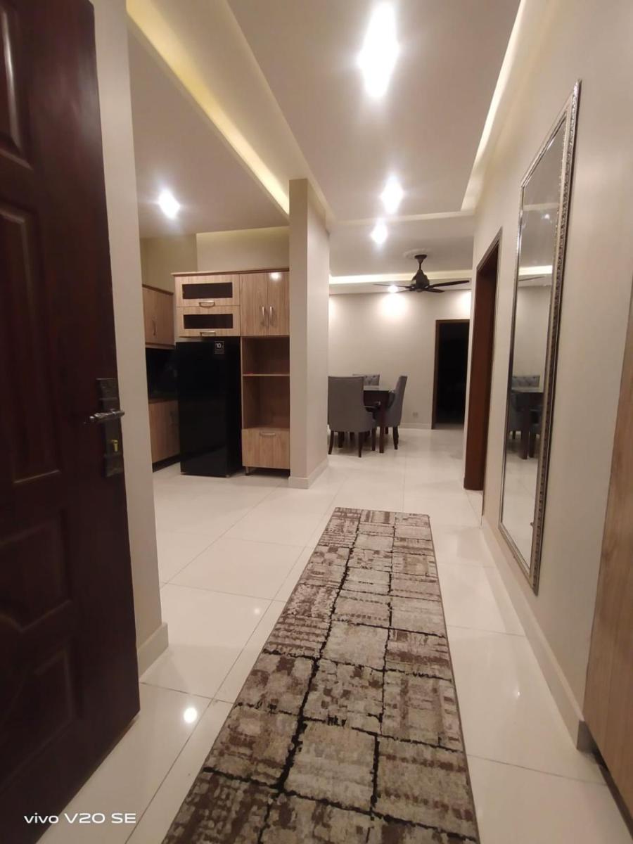Deluxe 3 bedroom apartment DHA 2 near Giga - image 2