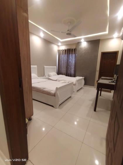 Deluxe 3 bedroom apartment DHA 2 near Giga - image 20
