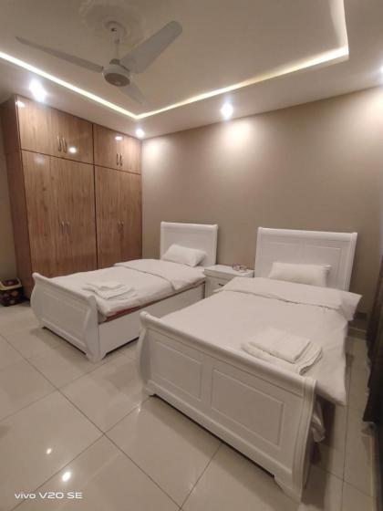 Deluxe 3 bedroom apartment DHA 2 near Giga - image 21