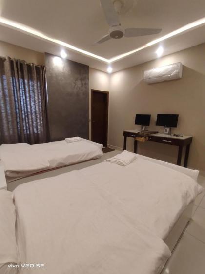 Deluxe 3 bedroom apartment DHA 2 near Giga - image 22