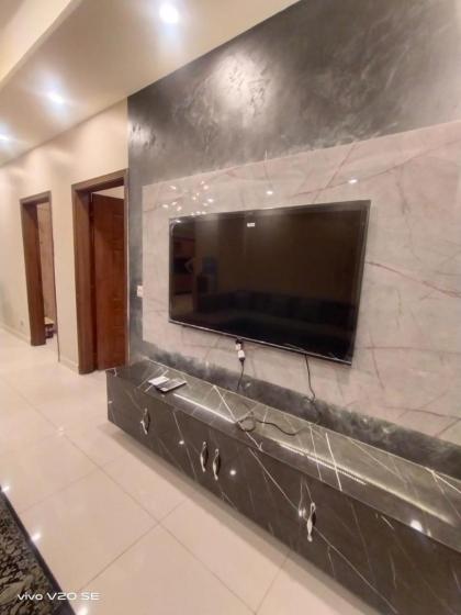 Deluxe 3 bedroom apartment DHA 2 near Giga - image 30