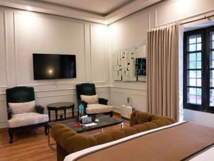Riviera Courtyard - image 23