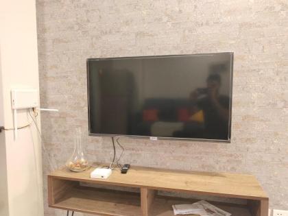 Luxurious & Cozy 1BHK Apartment Wi-FiSmart TV - image 10