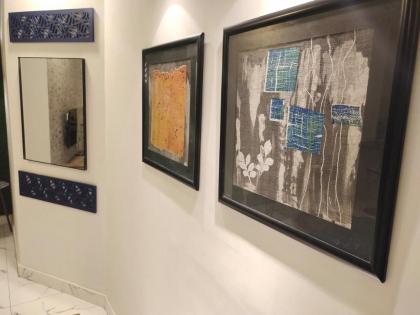 Luxurious & Cozy 1BHK Apartment Wi-FiSmart TV - image 11