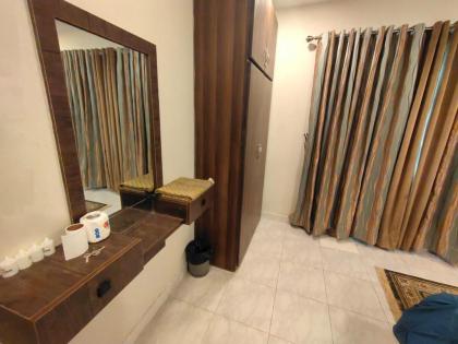 Luxurious & Cozy 1BHK Apartment Wi-FiSmart TV - image 13
