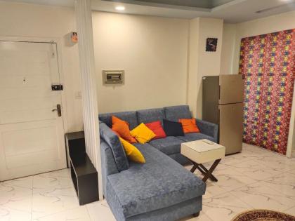 Luxurious & Cozy 1BHK Apartment Wi-FiSmart TV - image 7
