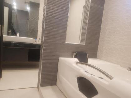 Haven Lodge stylish vacation home for family stay - image 16