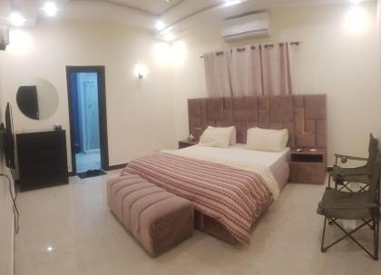 Haven Lodge stylish vacation home for family stay - image 17