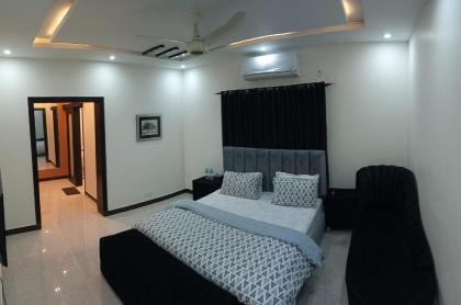 Haven Lodge stylish vacation home for family stay - image 24