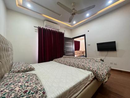 Haven Lodge stylish vacation home for family stay - image 26