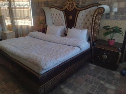 Hotel Crown Palace - image 28