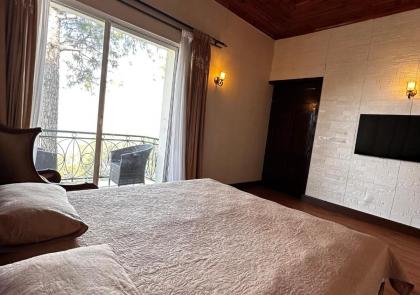 PINETOP RESORT - image 2